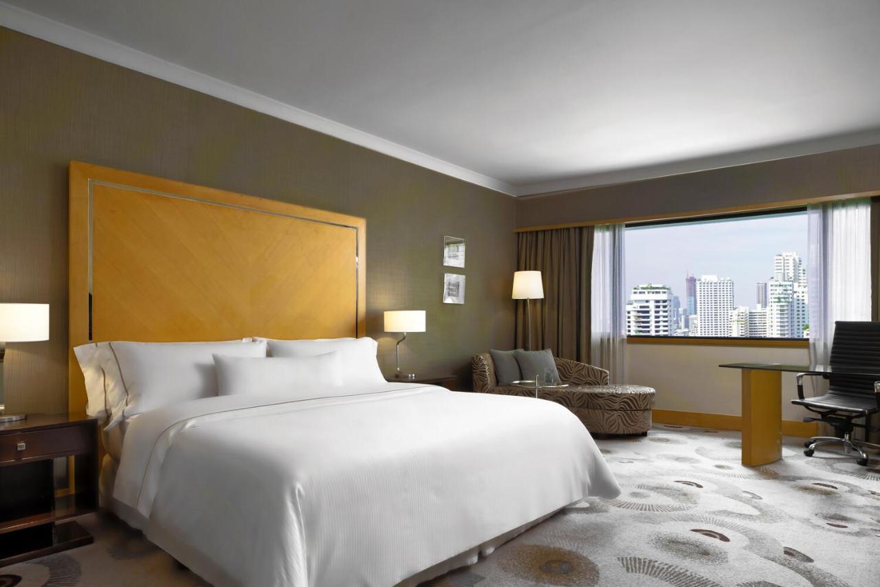 Deluxe Suite King Bed City View